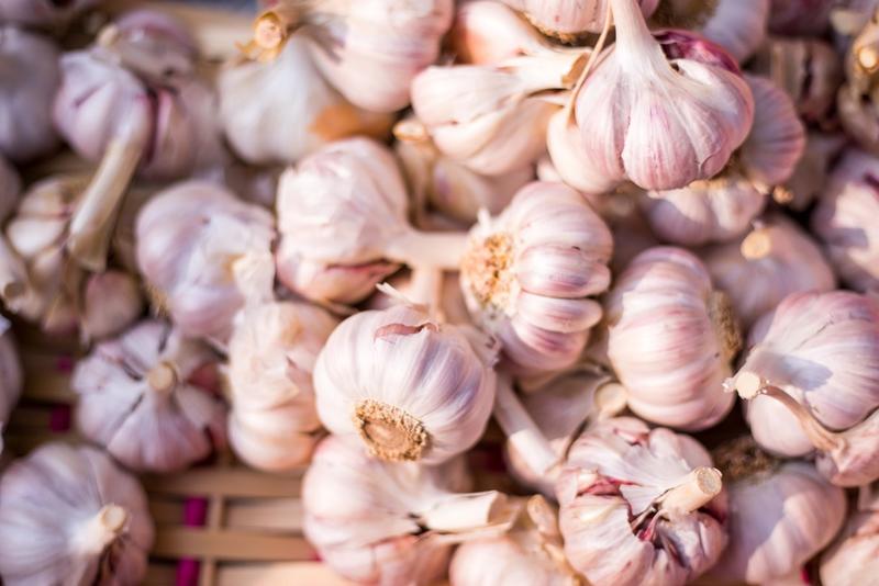 how many teaspoons of garlic powder is one clove of garlic