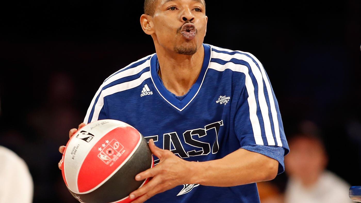 Who Is the Shortest Person to Dunk a Basketball?