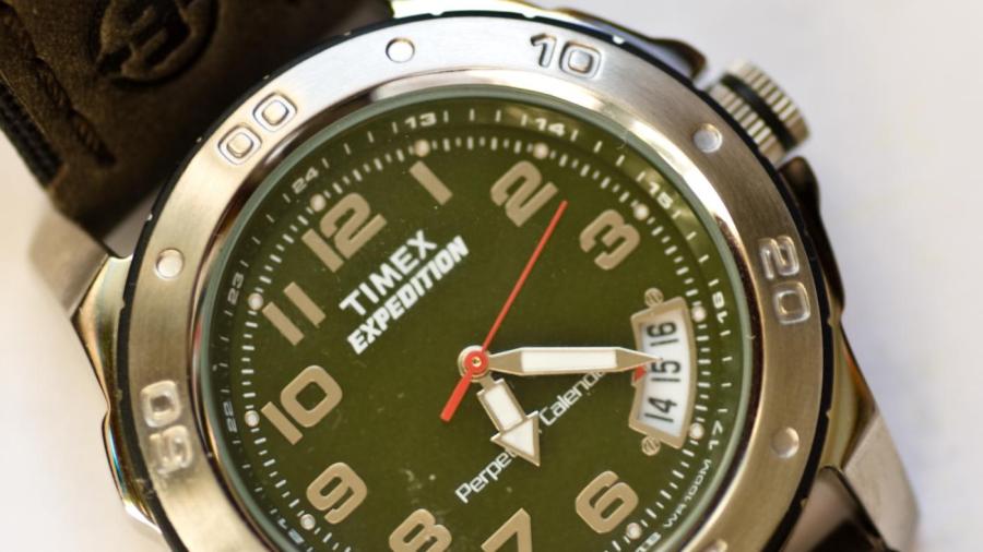 How Do You Set a Timex 1440 Sports Watch?