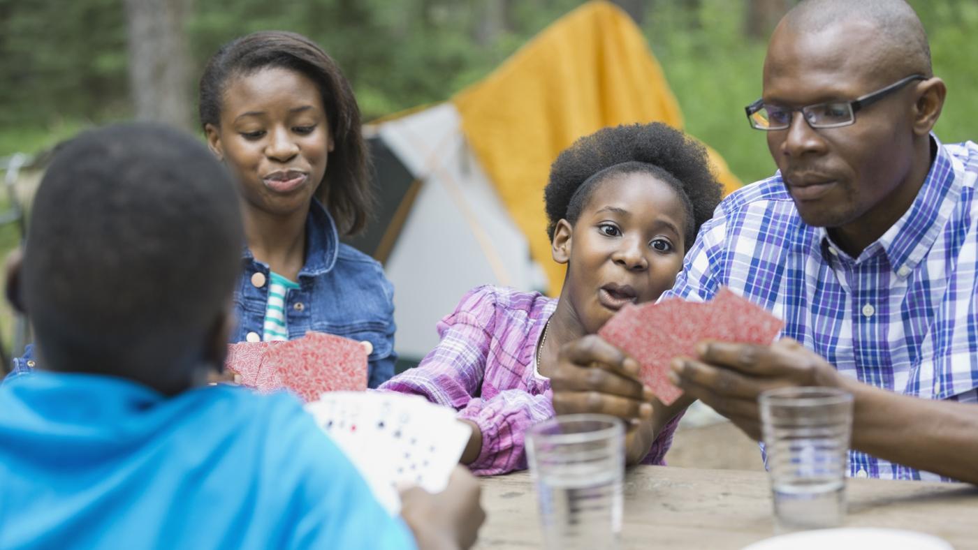 How Is the Card Game 2500 Played?