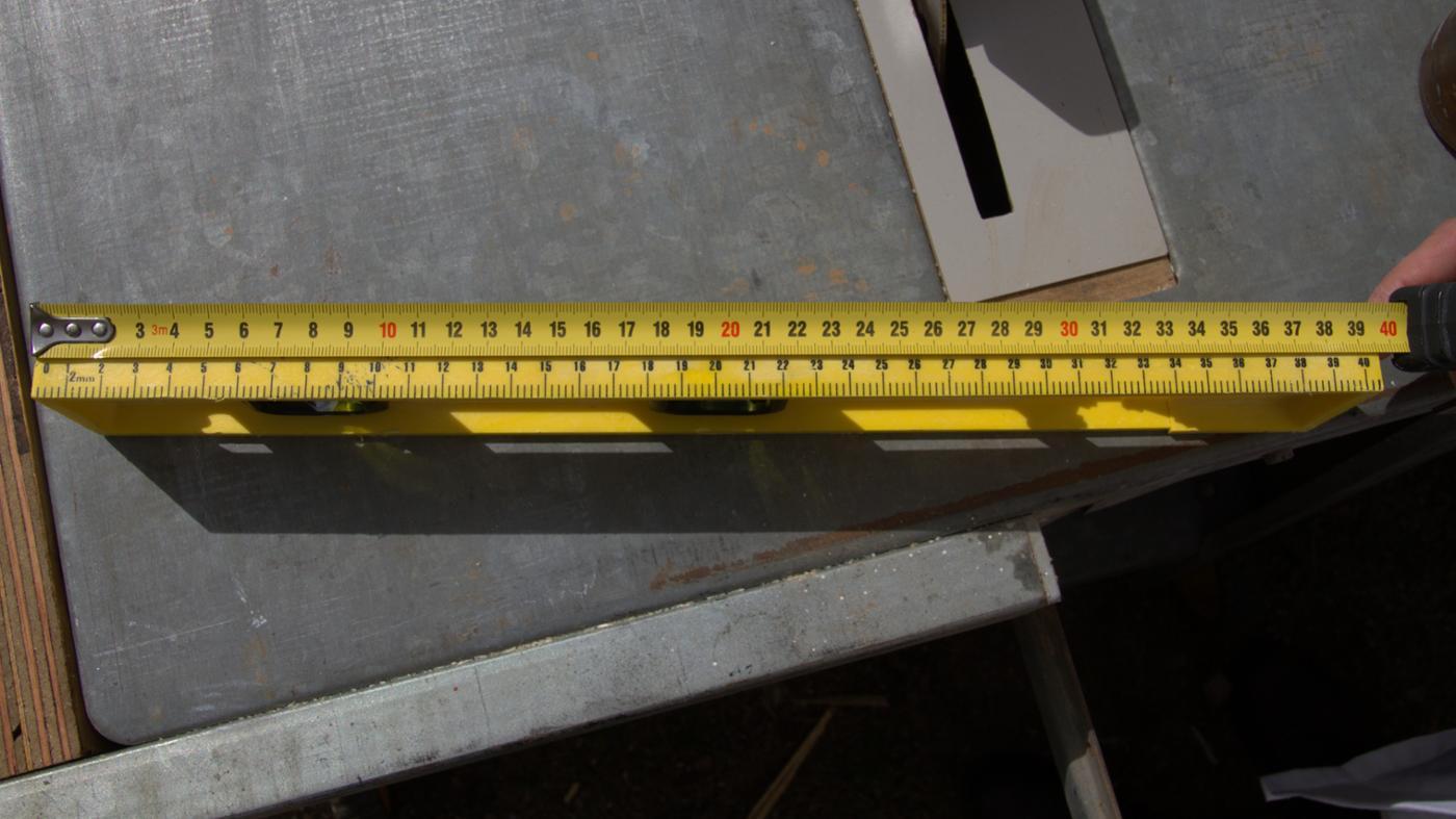 How do you convert linear feet to square yards 
