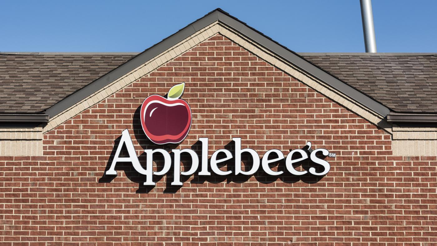 How Do You Get an Applebees Golden Apple Card?