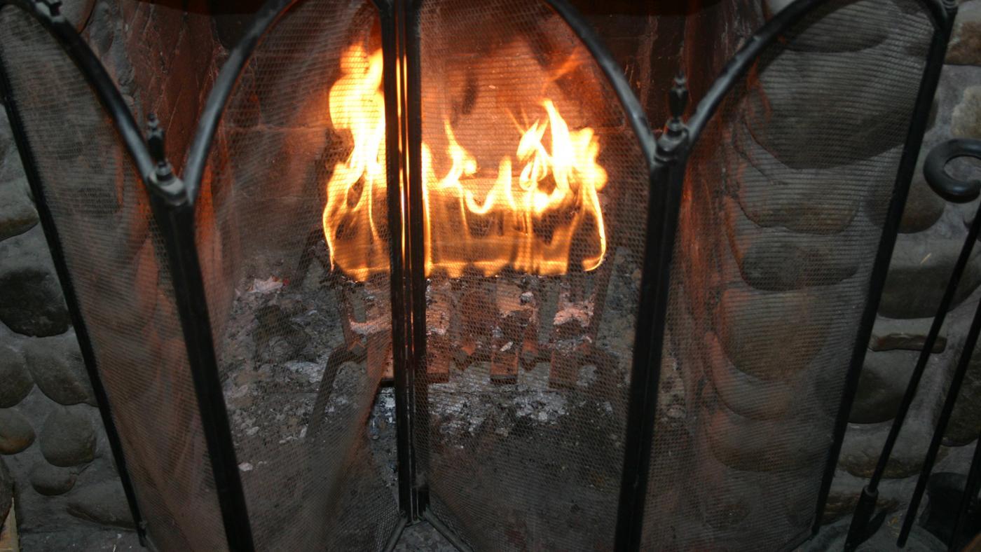 How Do You Put Out Duraflame Logs?