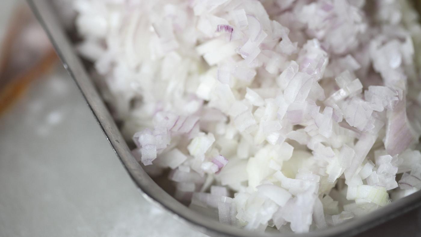 How Much Minced Onion Equals One Onion?