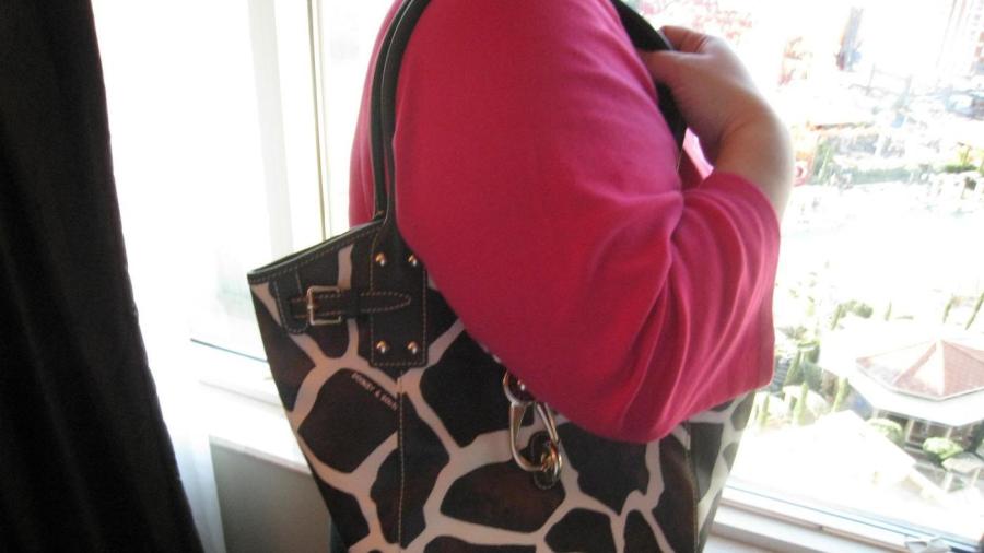 How Can You Tell If a Dooney & Bourke Handbag Is Real?